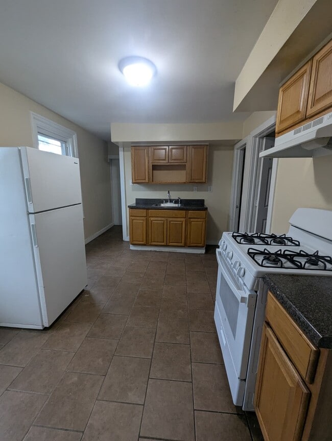 130 Frank St, Unit 2