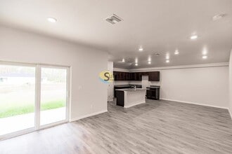 395 Greenbriar Blvd in Lehigh Acres, FL - Building Photo - Building Photo