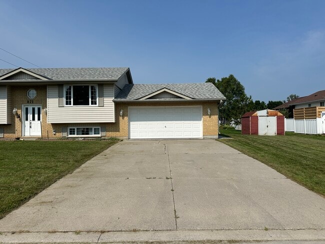 871 Chapel Rd in Peterborough, ON - Building Photo - Building Photo