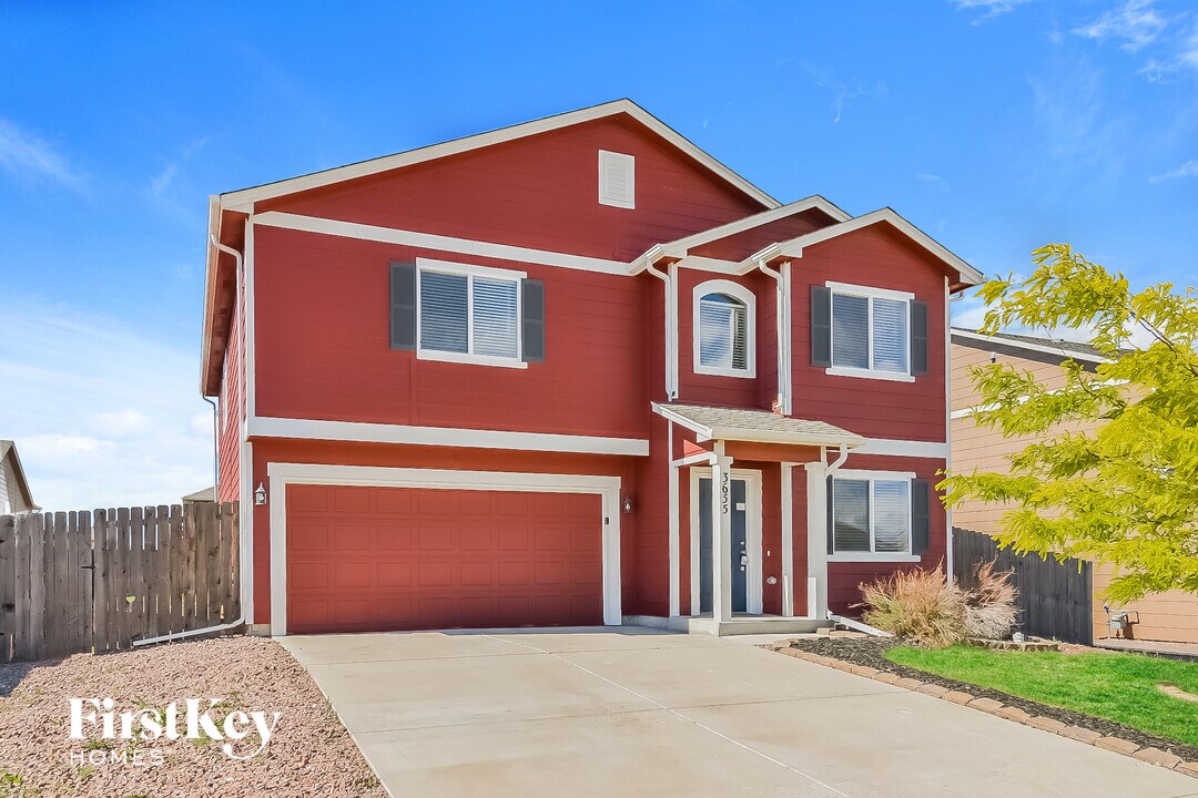 3655 Chia Dr in Colorado Springs, CO - Foto de edificio