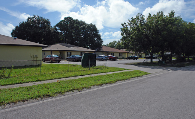 Queens Terrace Apartments in Pinellas Park, FL - Building Photo - Building Photo