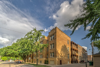 North Court in Oak Park, IL - Building Photo - Building Photo