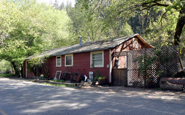 6010 Cazadero Hwy in Cazadero, CA - Foto de edificio