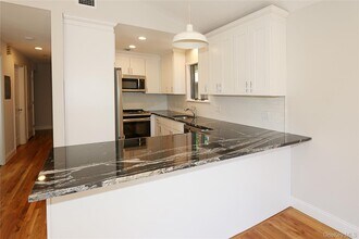 77 Juniper Rd in Port Washington, NY - Building Photo - Building Photo