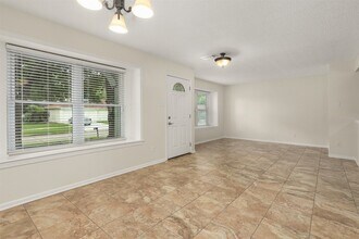 831 Silverpines Rd in Houston, TX - Building Photo - Building Photo