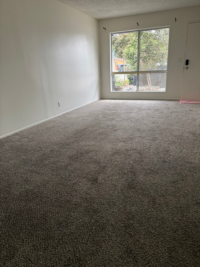 305-302 N Dwyer Pl in Anaheim, CA - Building Photo - Building Photo
