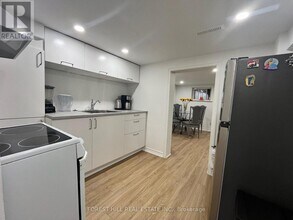 960 Briar Hill Ave in Toronto, ON - Building Photo - Building Photo