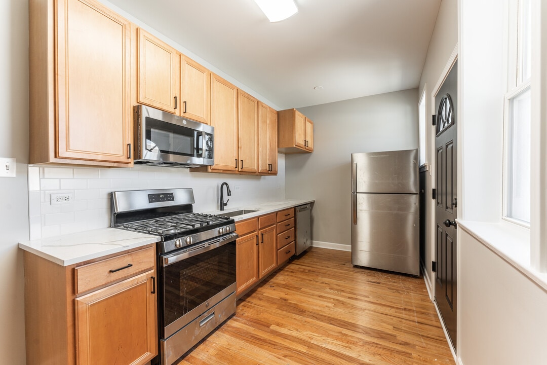 4324 W Addison St in Chicago, IL - Building Photo