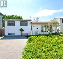 10 Heatherside Ct in Brampton, ON - Building Photo