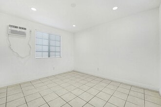 400 W 109th St in Los Angeles, CA - Foto de edificio - Building Photo