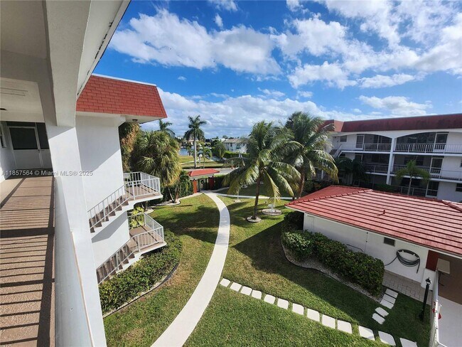 property at 580 Egret Dr