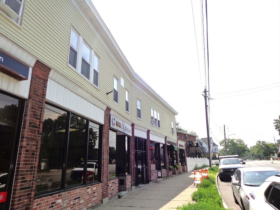 411 Mt Auburn St in Watertown, MA - Building Photo