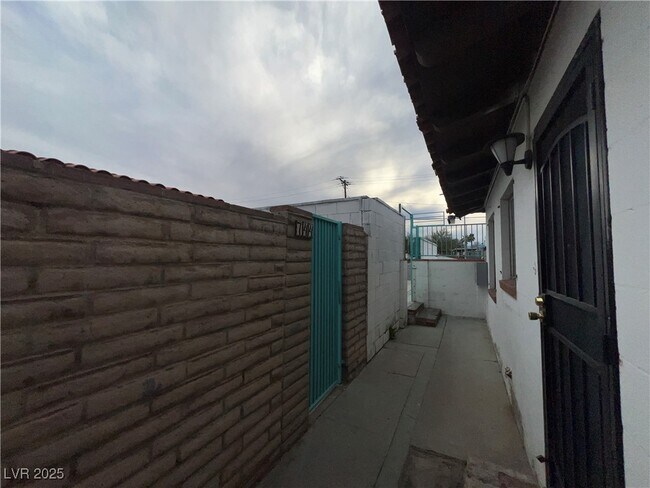 744 N 9th St in Las Vegas, NV - Building Photo - Building Photo