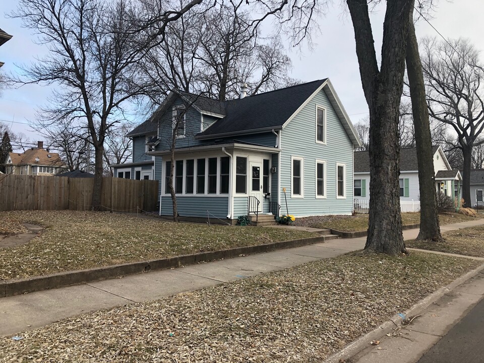 1631 Market St in La crosse, WI - Foto de edificio