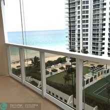 6423 Collins Ave in Miami, FL - Building Photo - Building Photo