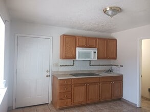 608 San Pablo St SE, Unit B in Albuquerque, NM - Foto de edificio - Building Photo