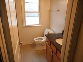 240 N Smith St, Unit A in Palatine, IL - Foto de edificio - Building Photo