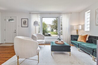 219 Middaugh Rd in Clarendon Hills, IL - Building Photo - Building Photo