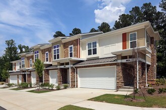 The Aster - Disposition in Cary, NC - Foto de edificio - Building Photo