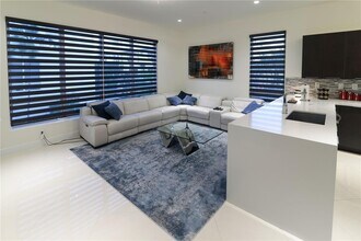 10501 NW 66th St in Doral, FL - Building Photo - Building Photo