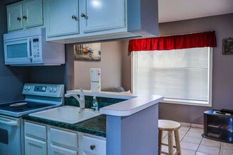 208 W Kingfish St in South Padre Island, TX - Building Photo - Building Photo