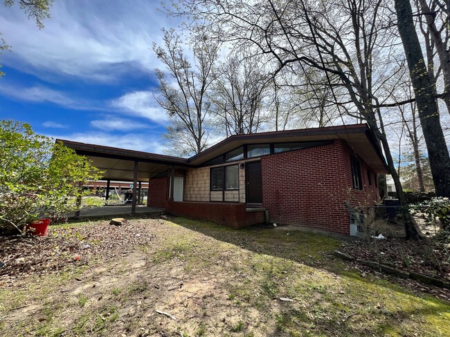 property at 644 E Glenn Ave