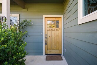 1125 Walton Ln in Austin, TX - Building Photo - Building Photo