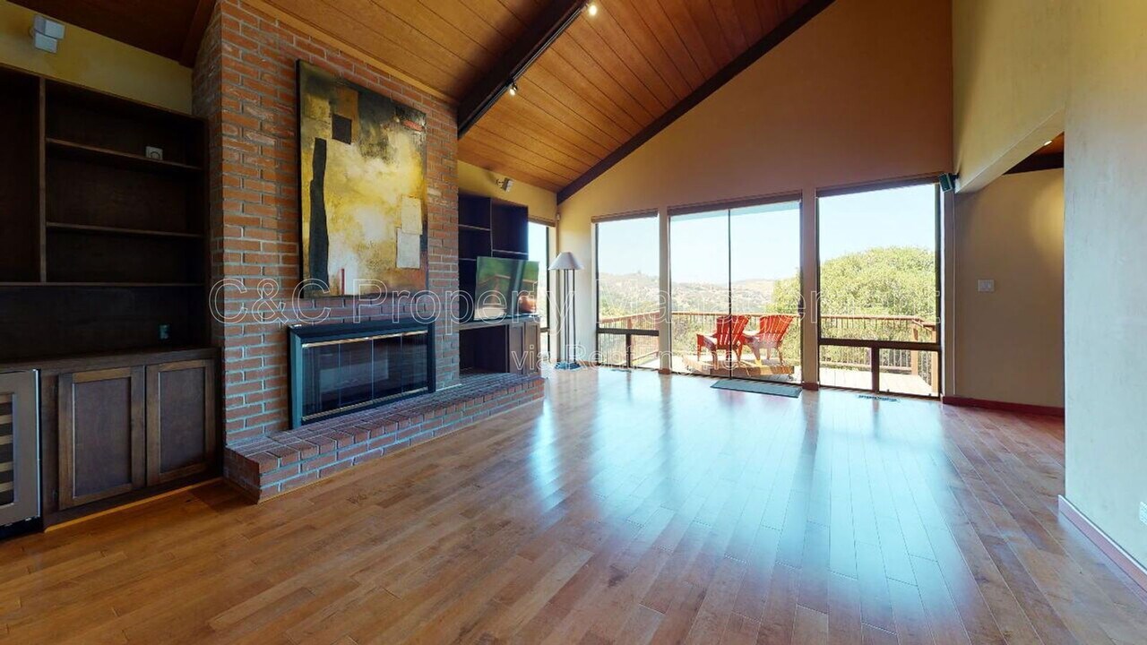 15460 Weather Rock Way in Salinas, CA - Building Photo