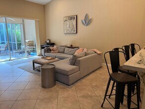 328 W Coral Trace Cir in Delray Beach, FL - Building Photo - Building Photo