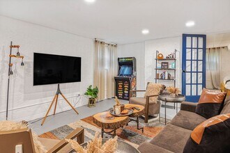 2100 Cascade Rd in Atlanta, GA - Foto de edificio - Building Photo