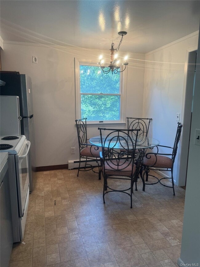 7 Dickinson Ave in East Northport, NY - Building Photo - Building Photo