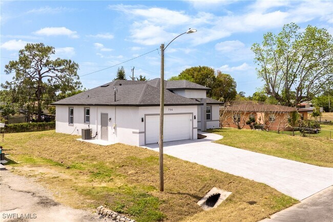706 Coolidge Ave in Lehigh Acres, FL - Building Photo - Building Photo