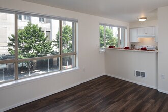 The Gilmore in Seattle, WA - Foto de edificio - Building Photo