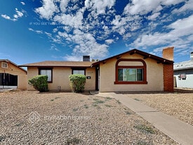 3319 W Port Au Prince Ln in Phoenix, AZ - Building Photo