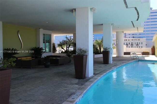 315 NE 3rd Ave, Unit 1807 in Fort Lauderdale, FL - Building Photo - Building Photo
