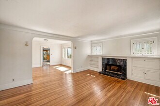 1320 Eagle Vista Dr in Los Angeles, CA - Building Photo - Building Photo
