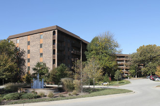 Medinah on the Lake in Bloomingdale, IL - Foto de edificio - Building Photo