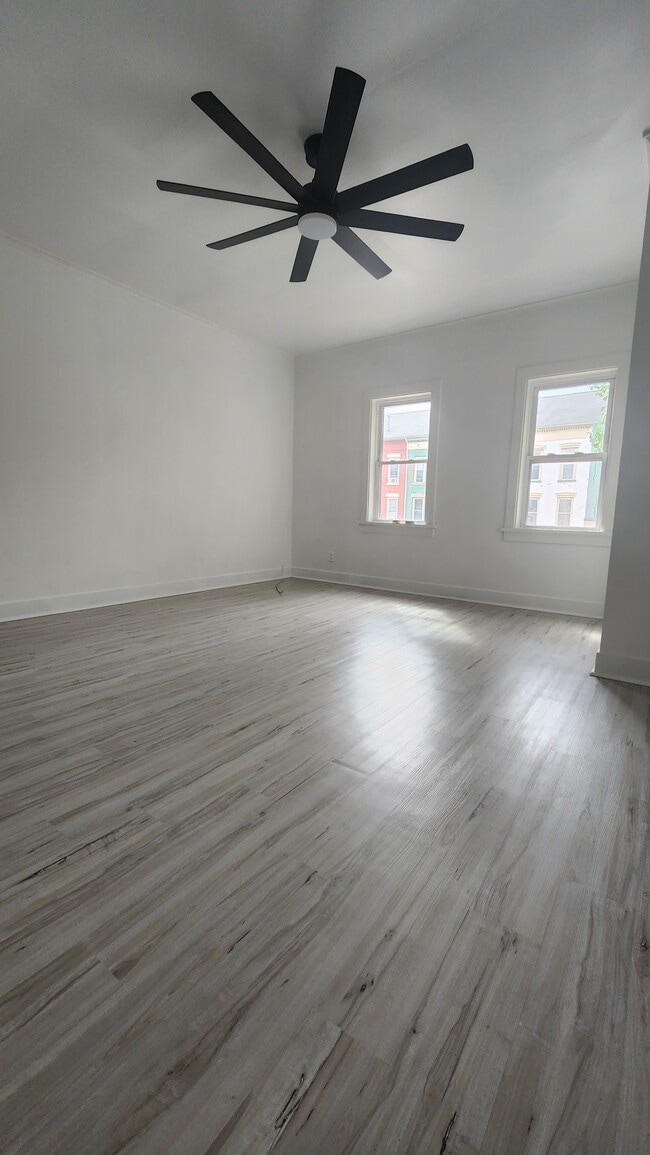 42 W Main St, Unit upper