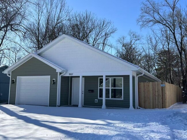 property at 1007 Jefferson St