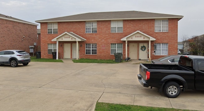 property at 3305 Barcelona Dr