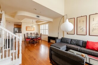 199 N Lincoln Ave in Monterey Park, CA - Foto de edificio - Building Photo