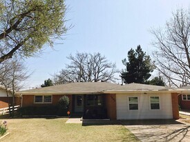 4907 11th St in Lubbock, TX - Building Photo