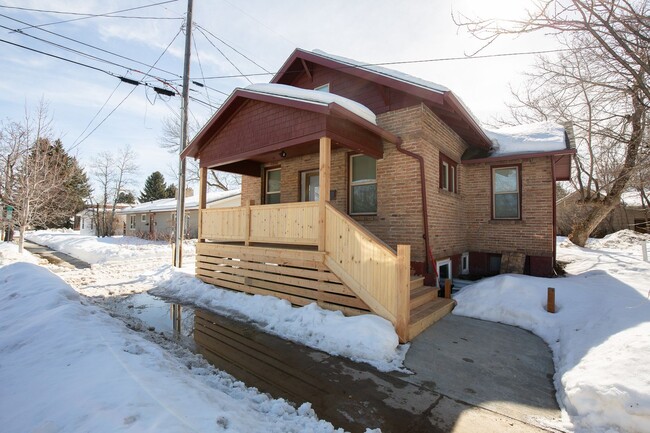 516 W Hayes St
