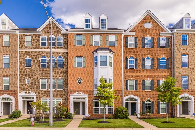 13643 Air and Space Museum Pky in Herndon, VA - Building Photo - Building Photo