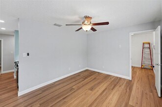 9605 N Edison Ave in Tampa, FL - Building Photo - Building Photo