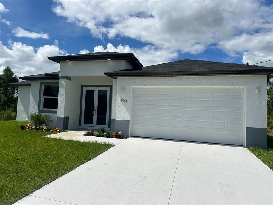 406 Genoa Ave S in Lehigh Acres, FL - Building Photo