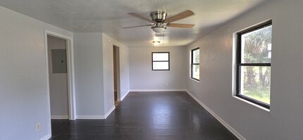 2011 W 5th St in Jacksonville, FL - Building Photo - Building Photo