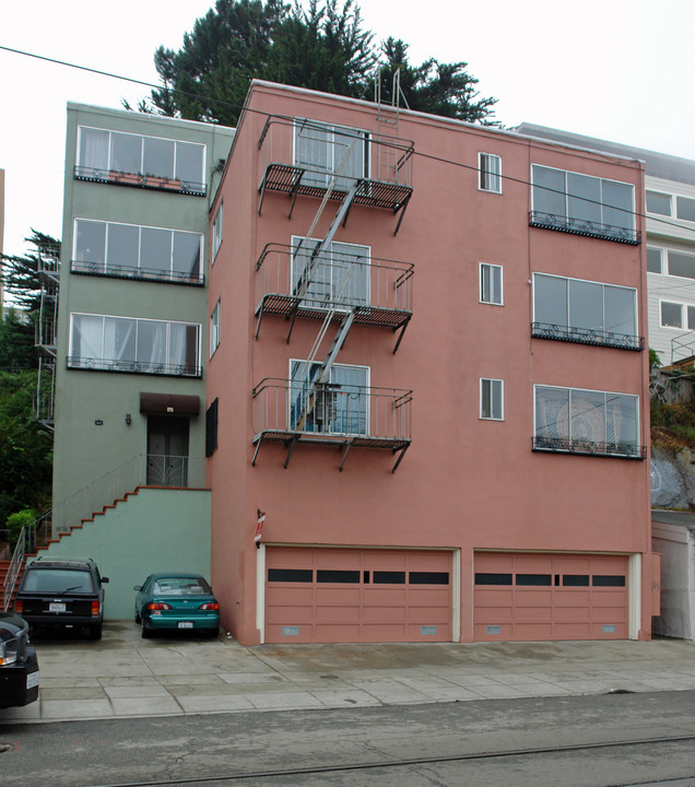 375 Carl St in San Francisco, CA - Building Photo