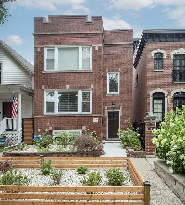 property at 3834 N Hermitage Ave