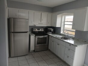 7640 Pembroke Rd, Unit C in Miramar, FL - Foto de edificio - Building Photo